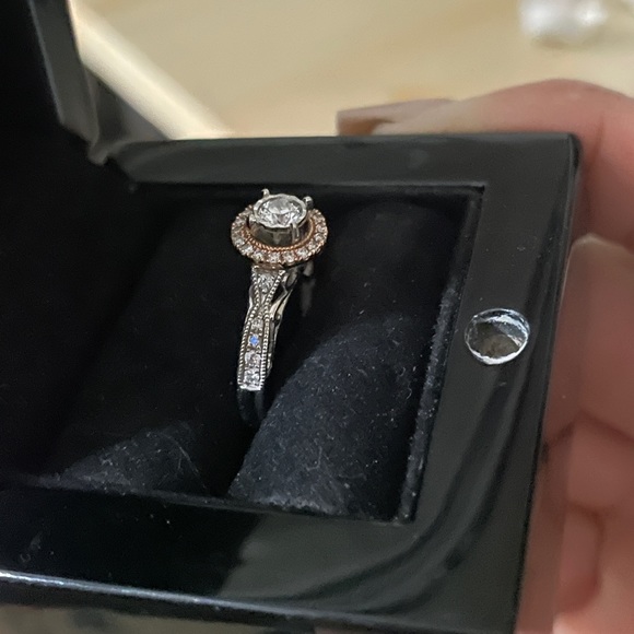 Vera Wang bridal collection Simply Vera size 7 - Picture 5 of 8